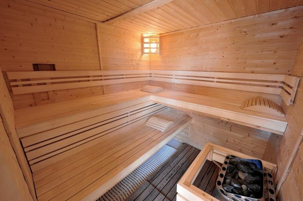 Ker Gana Sauna, Jacuzzi, Poele A Bois Plourin  外观 照片